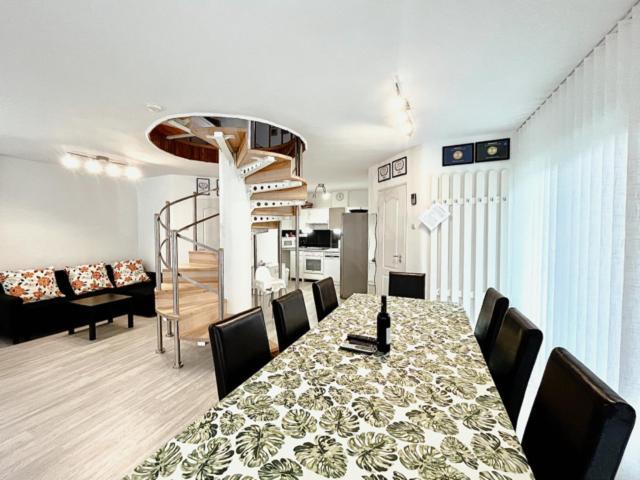Csevi Apartmanhaz Mezőkövesd Екстериор снимка