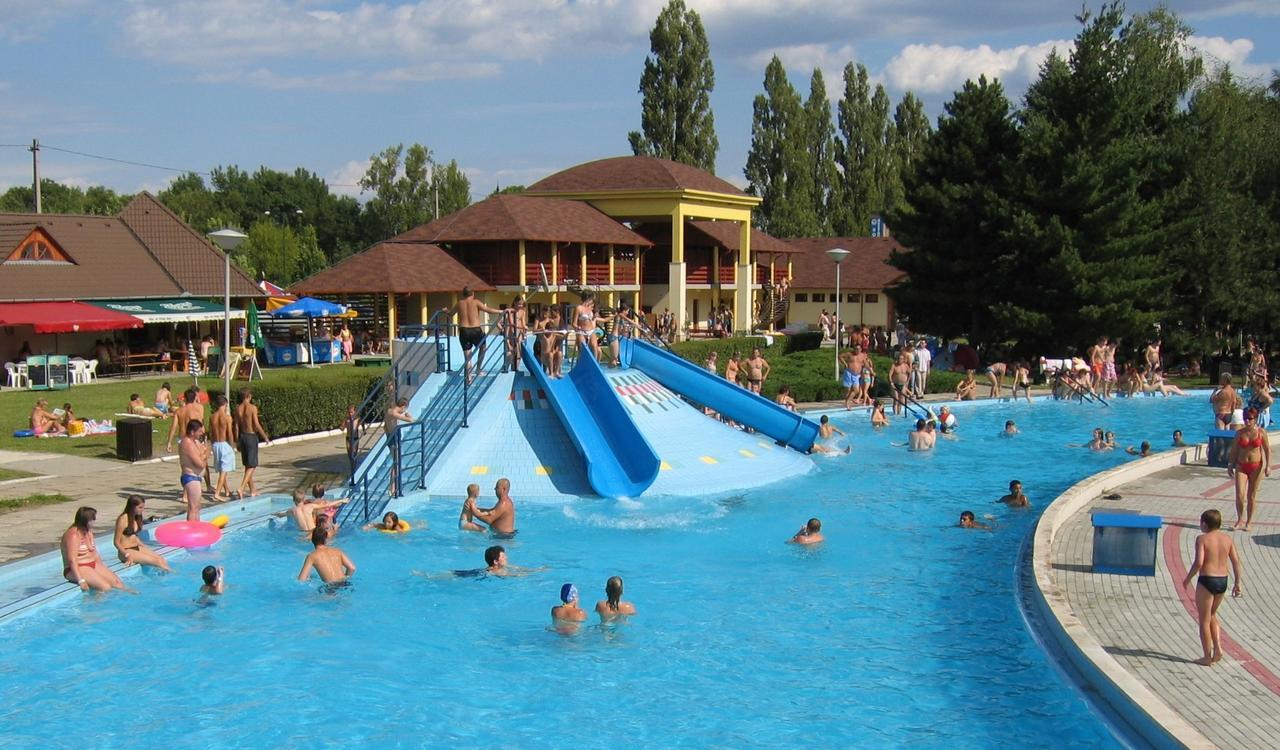 Csevi Apartmanhaz Mezőkövesd Екстериор снимка